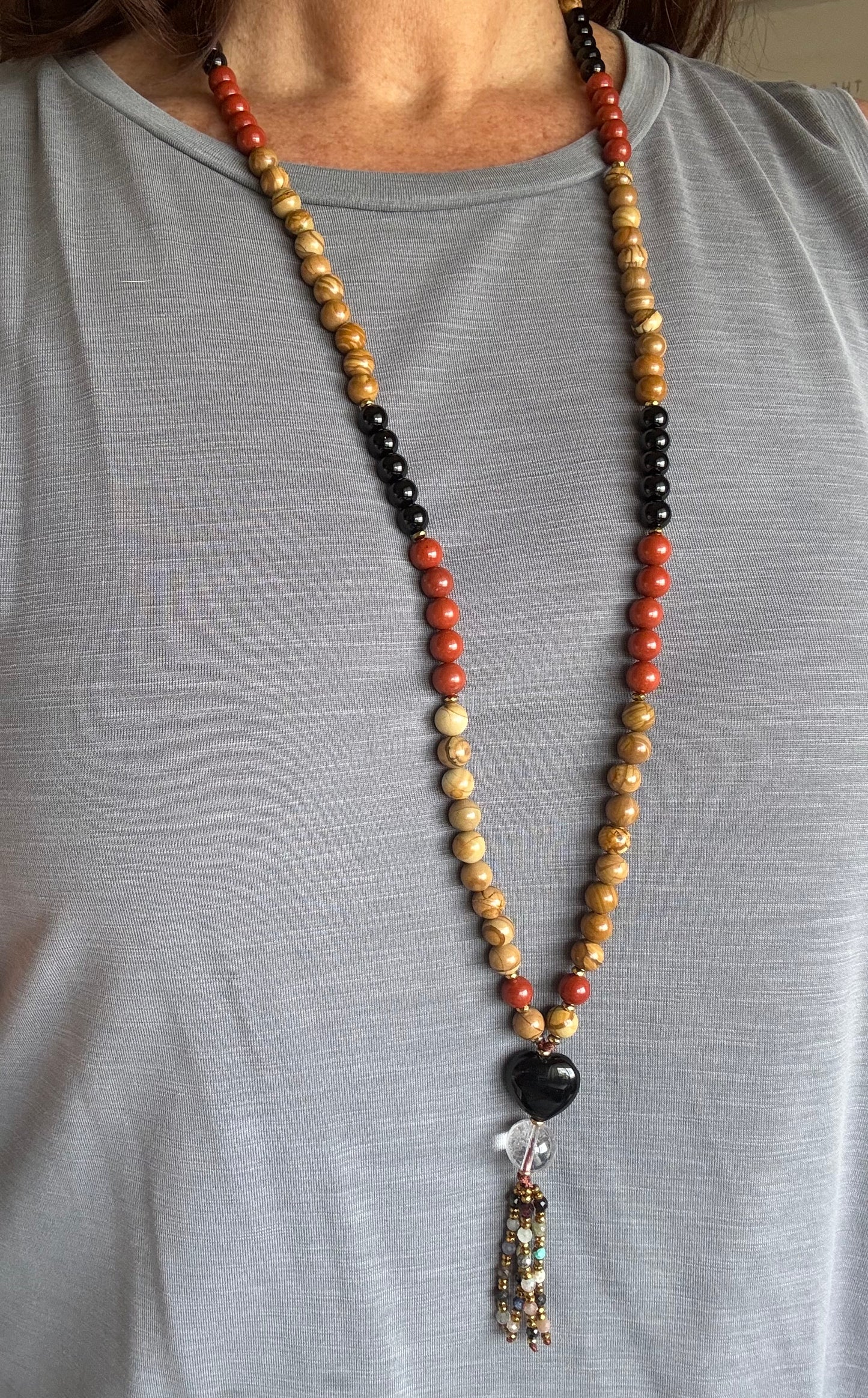 Japa Mala de 108 cuentas de Ónix Negro, Jaspe Rojo y Jaspe Madera