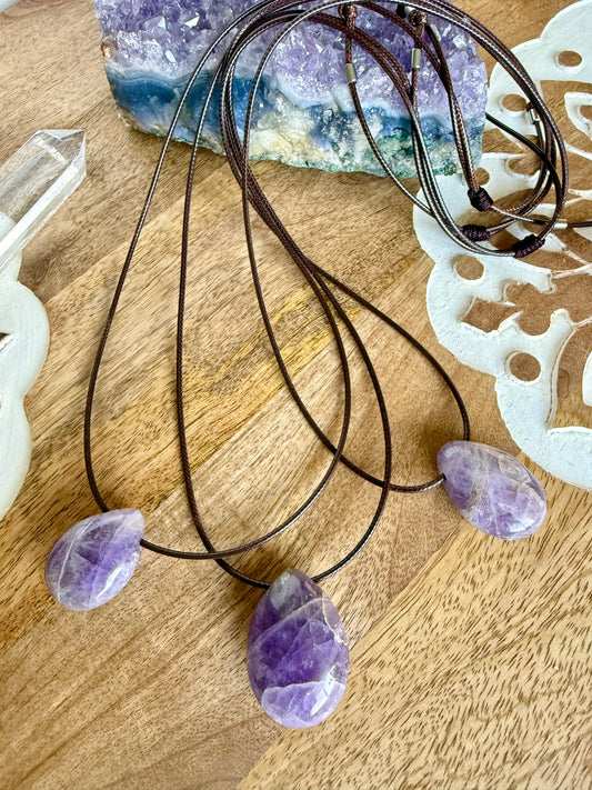 Collar ajustable con colgante de Amatista