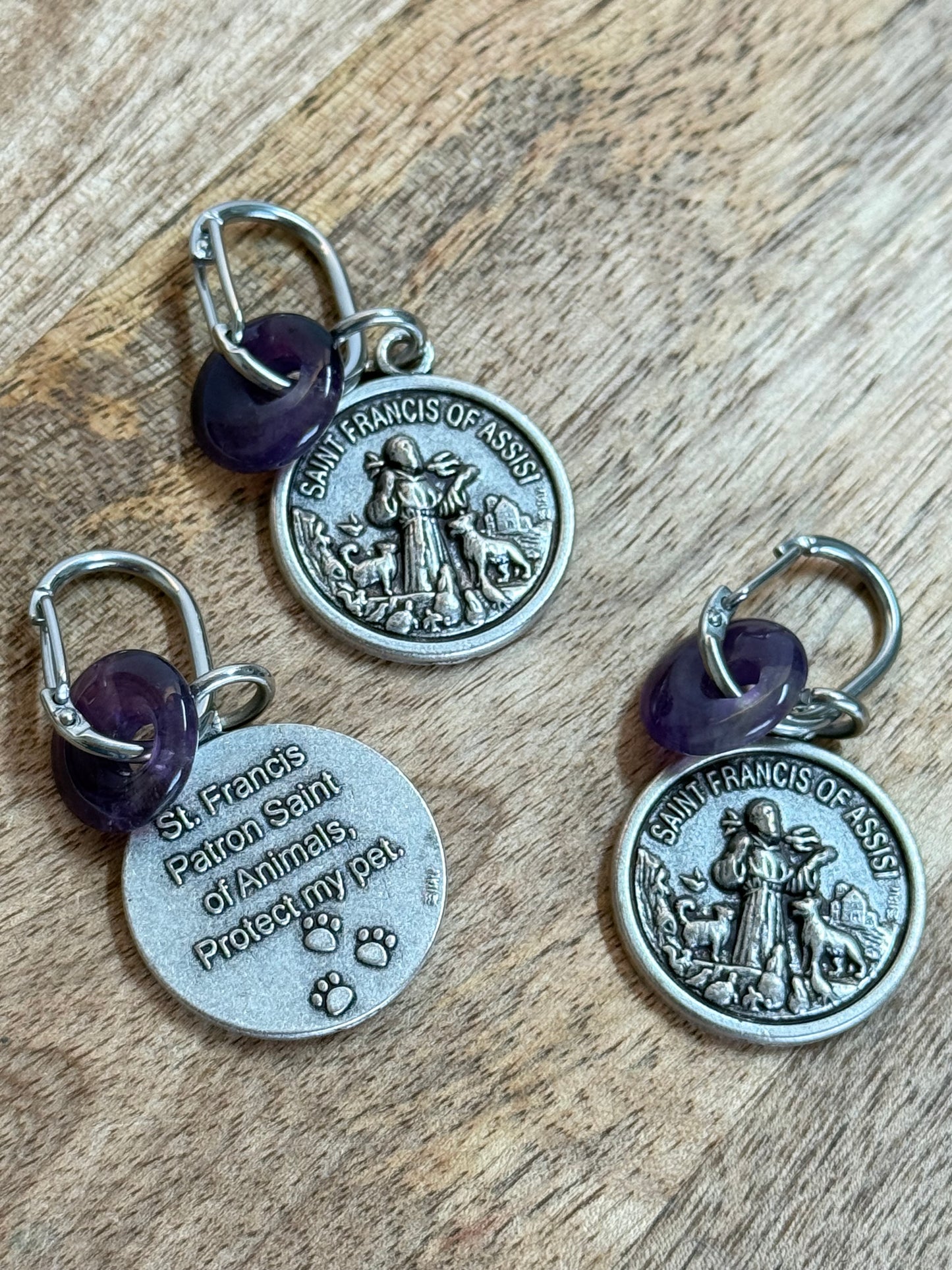 Charm para mascotas con la medalla de San Francisco de Asis y Rondelles de amatista o Aventurina Verde