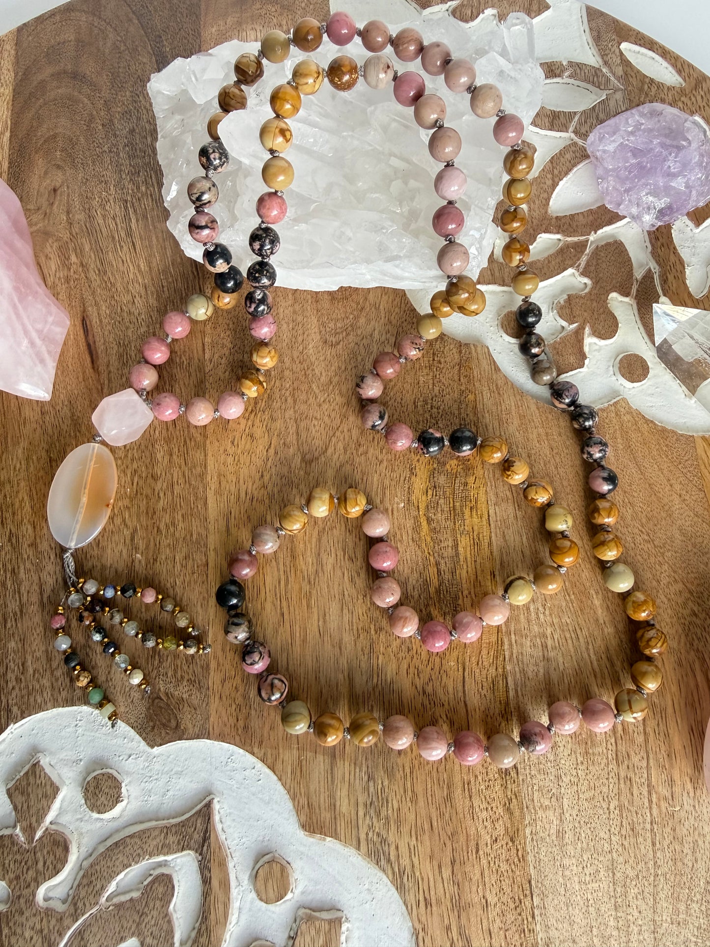 Japa Mala 108 cuentas de Rodonita y Jaspe Madera ( anudada )