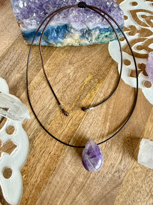 Collar ajustable con colgante de Amatista