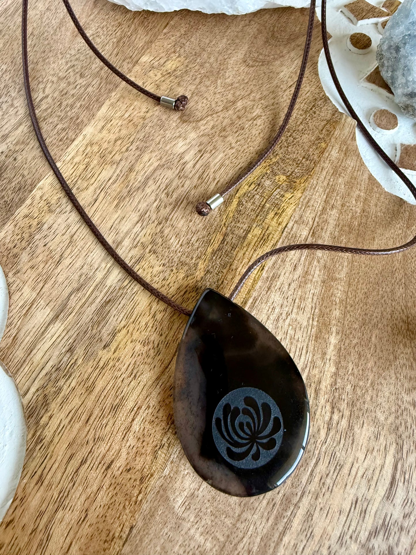 Collar de Acero inoxidable y colgante de Piedra Àgata Natural con grabado de flor de lotto