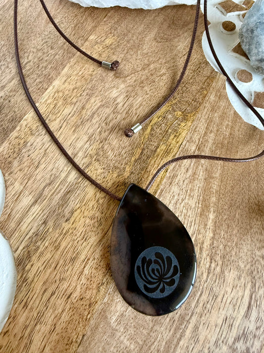 Collar de Acero inoxidable y colgante de Piedra Àgata Natural con grabado de flor de lotto