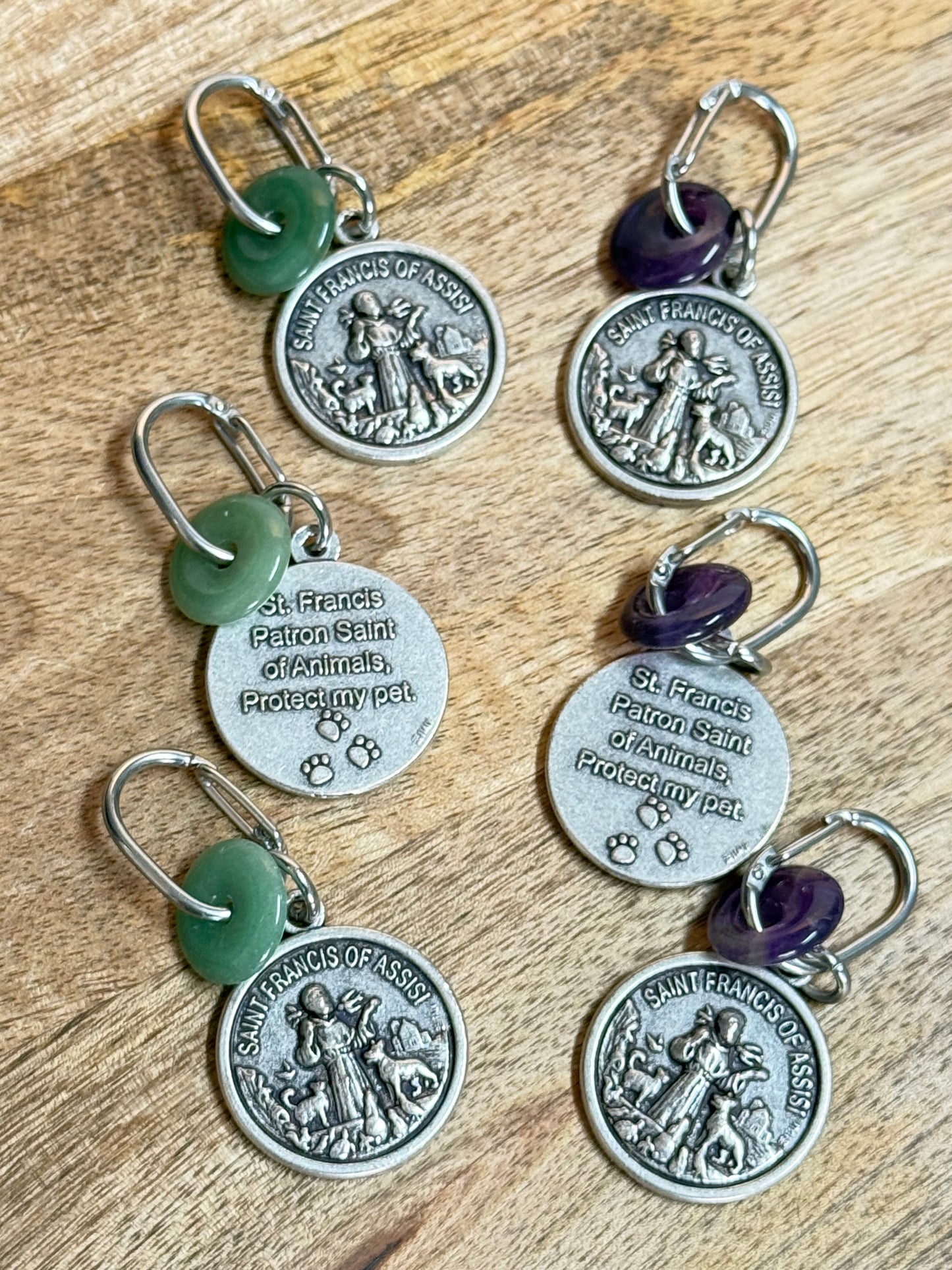 Charm para mascotas con la medalla de San Francisco de Asis y Rondelles de amatista o Aventurina Verde