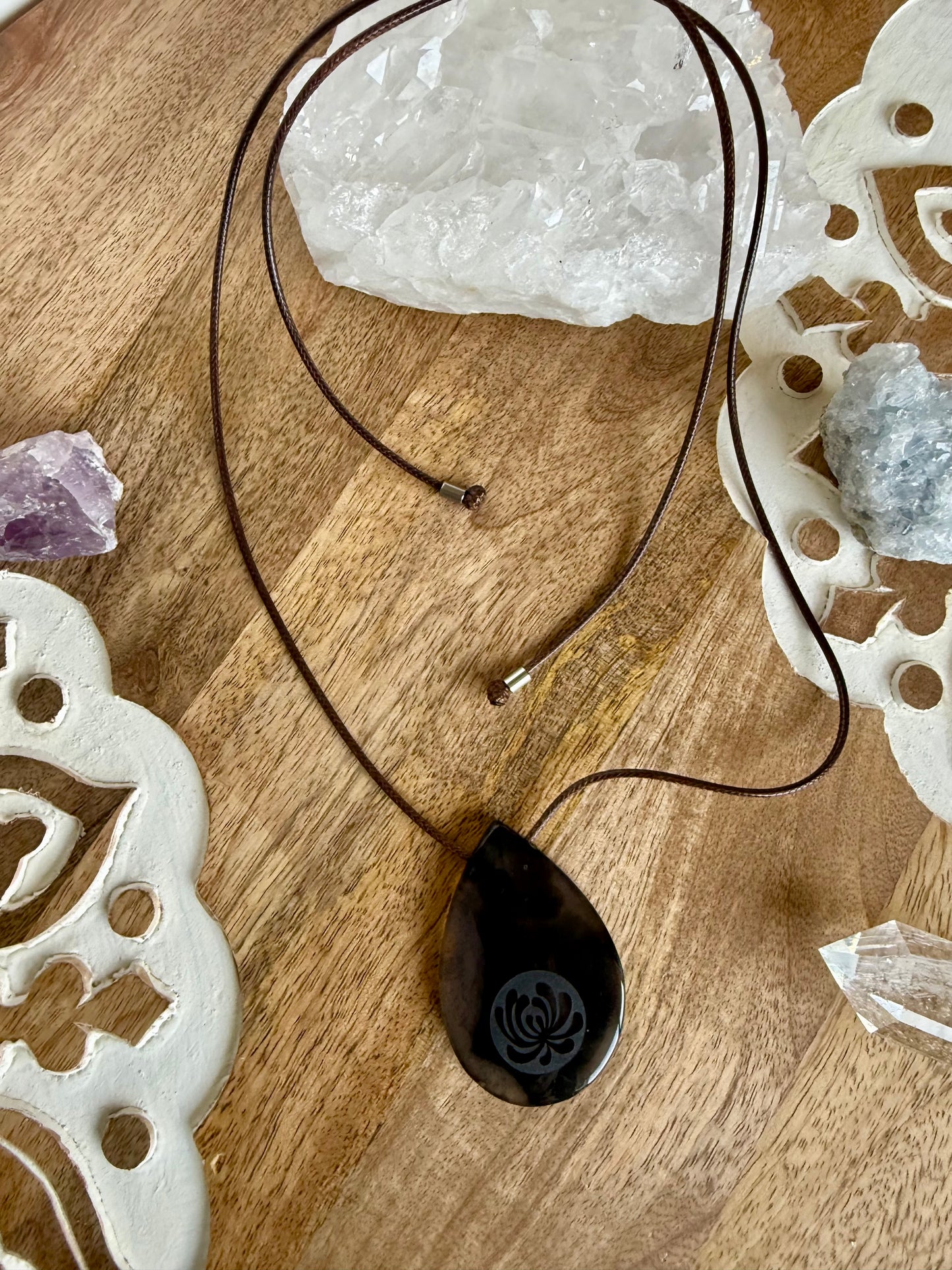 Collar de Acero inoxidable y colgante de Piedra Àgata Natural con grabado de flor de lotto