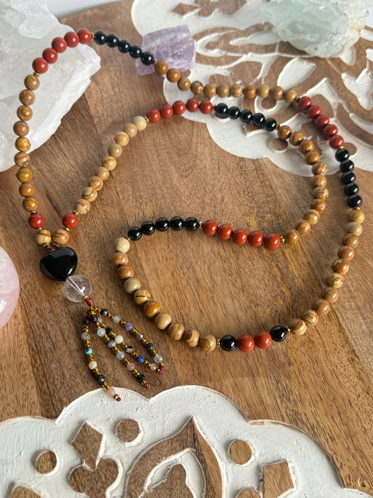 Japa Mala de 108 cuentas de Ónix Negro, Jaspe Rojo y Jaspe Madera