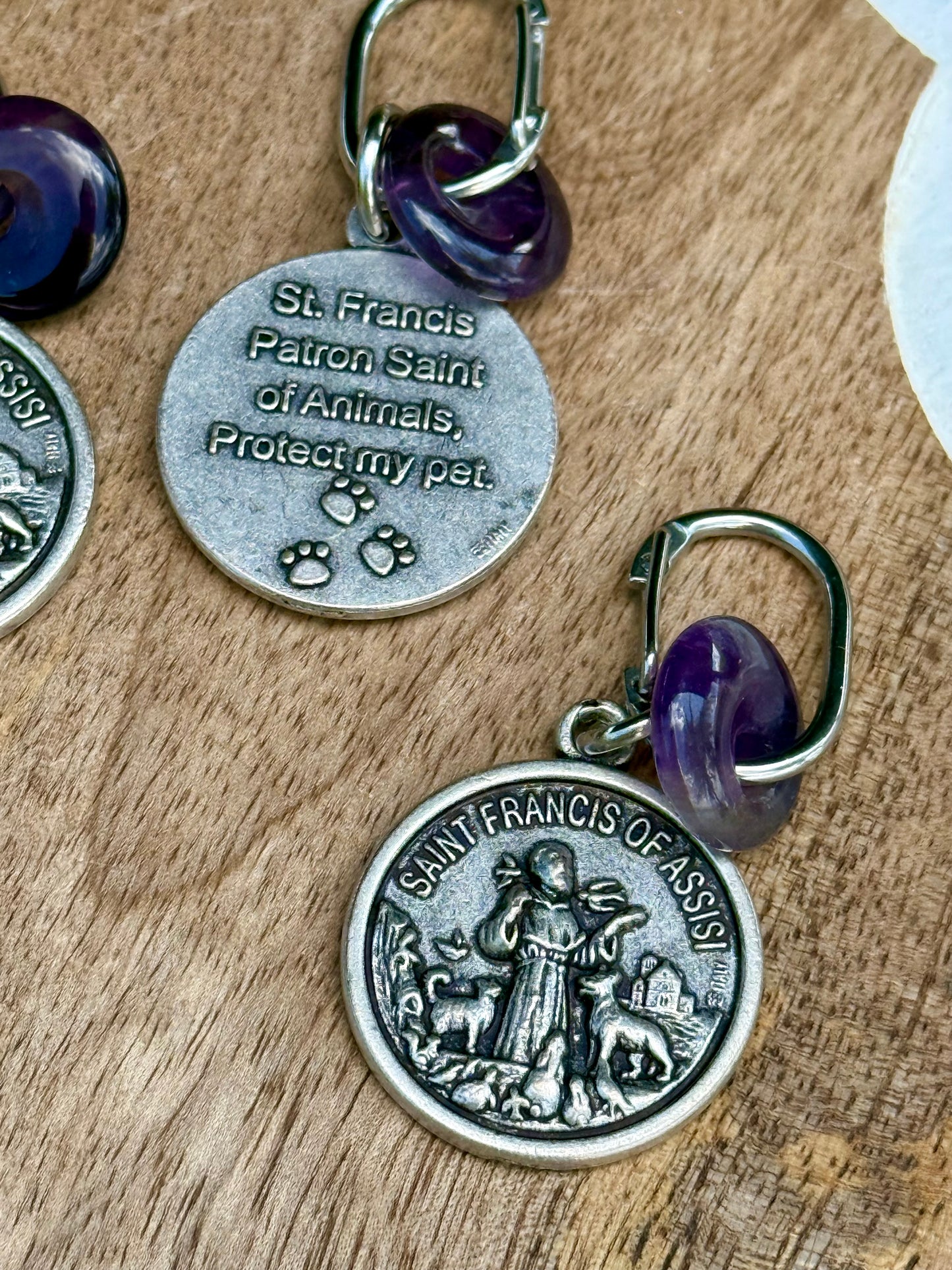 Charm para mascotas con la medalla de San Francisco de Asis y Rondelles de amatista o Aventurina Verde
